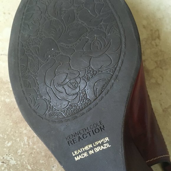 Kenneth Cole Reaction burgundy peep toe wedges - Picture 10 of 13
